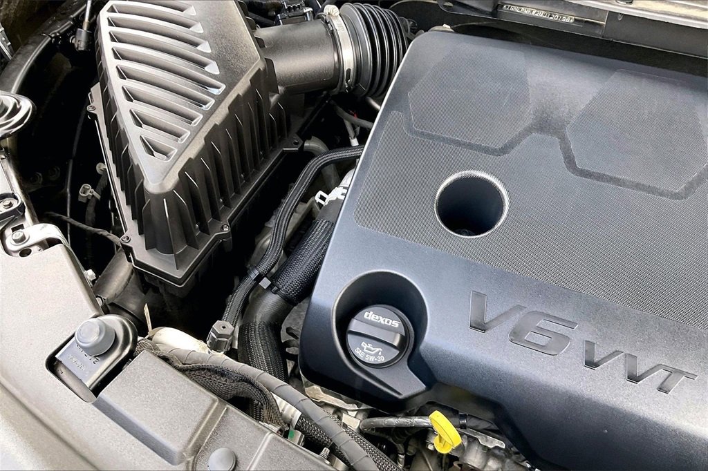 Used 2022 Chevrolet Traverse LT image 32