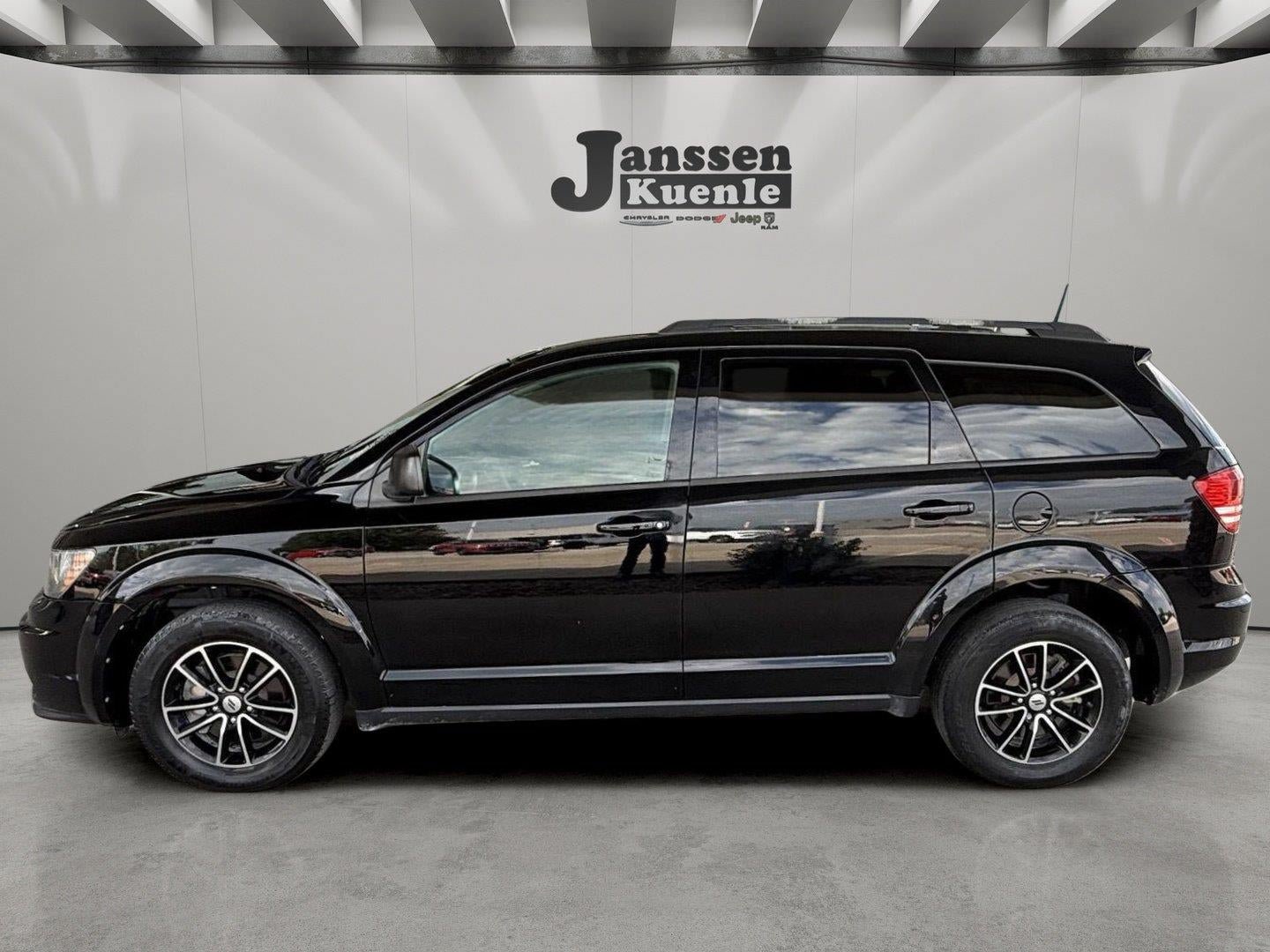 Used 2018 Dodge Journey SE w/ Blacktop Package
