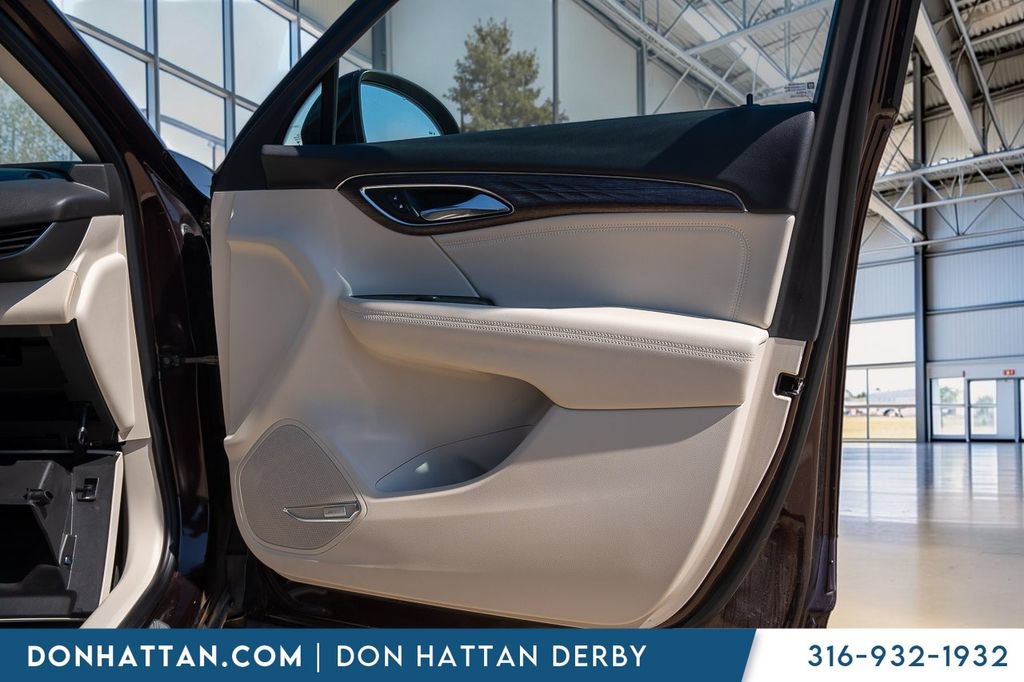 Used 2022 Buick Envision Avenir w/ Premium Seat Package FWD image 23