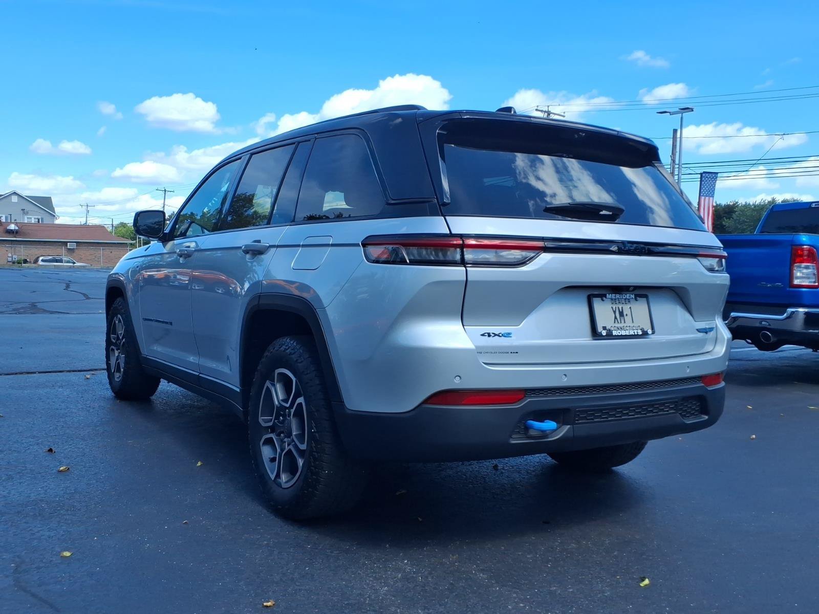 Certified 2023 Jeep Grand Cherokee Trailhawk w/ Luxury Tech Group III AWD/4WD image 5