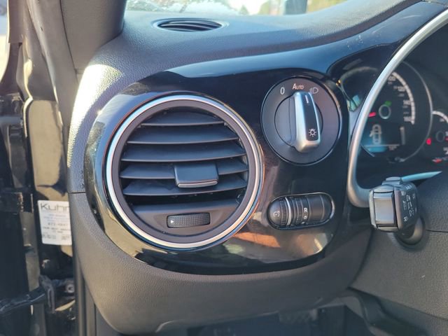 Used 2016 Volkswagen Beetle 1.8T Denim image 15