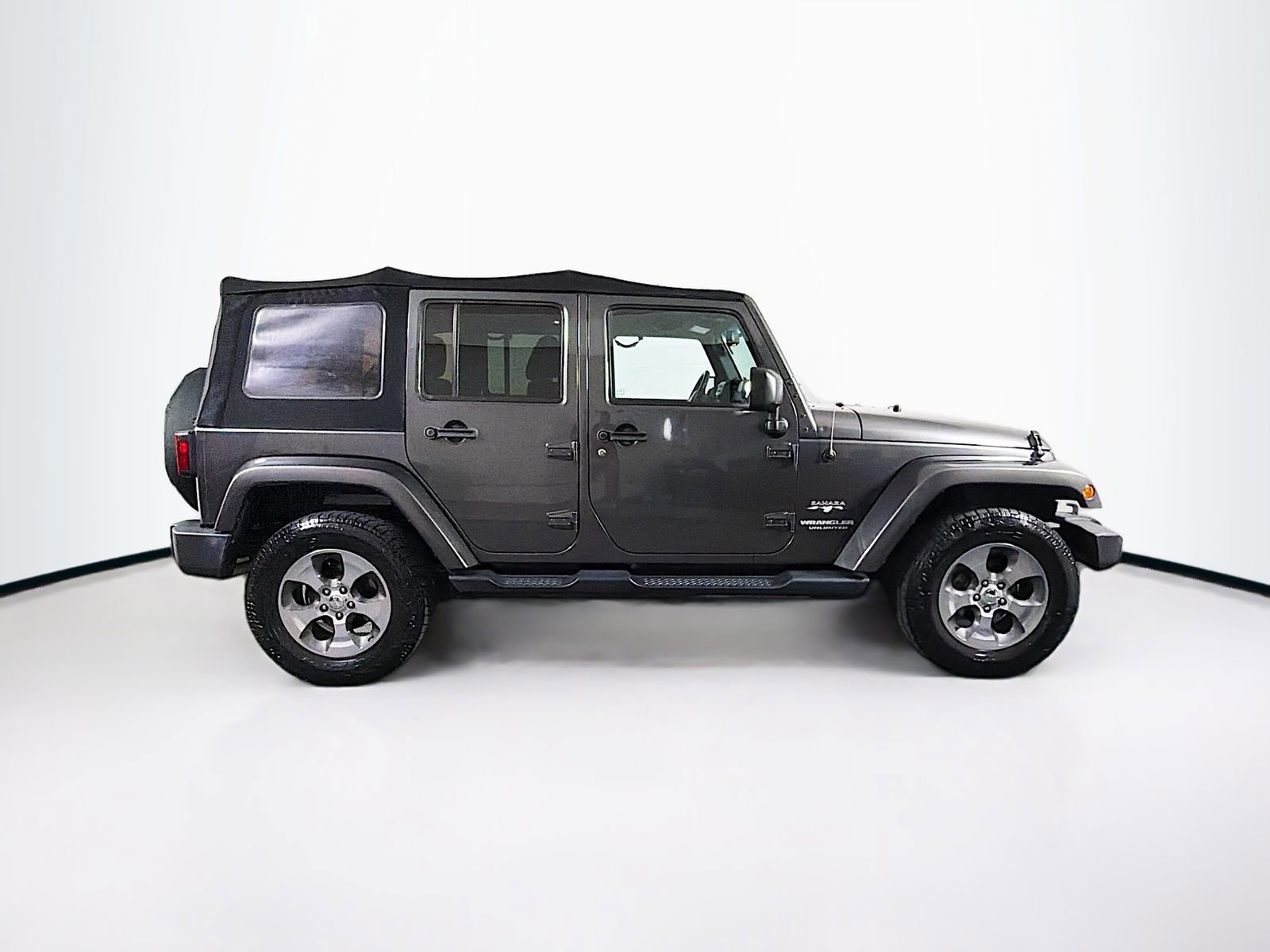 Used 2017 Jeep Wrangler Unlimited Sahara w/ Connectivity Group image 8
