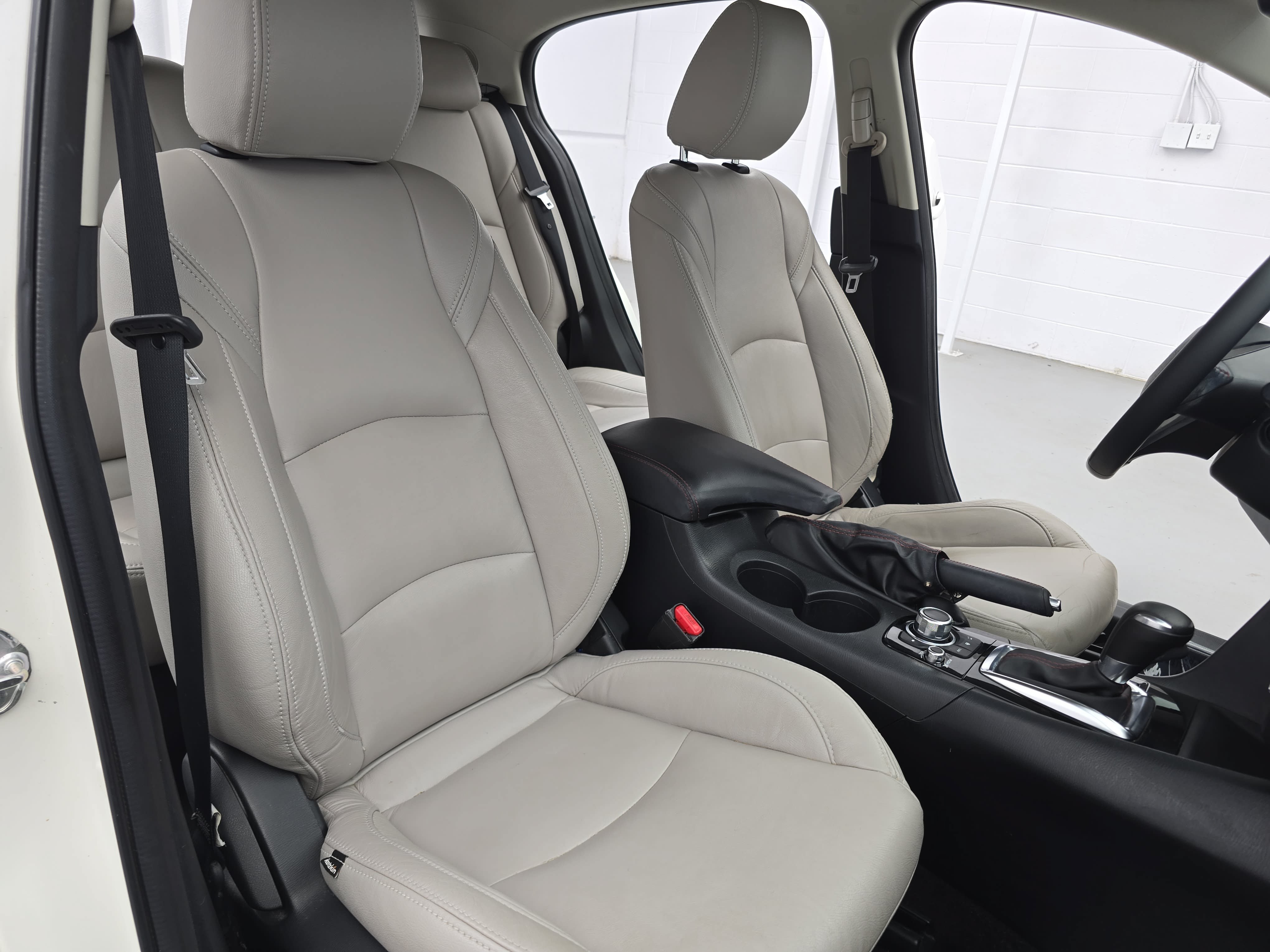 Used 2014 MAZDA MAZDA3 i Grand Touring FWD image 10