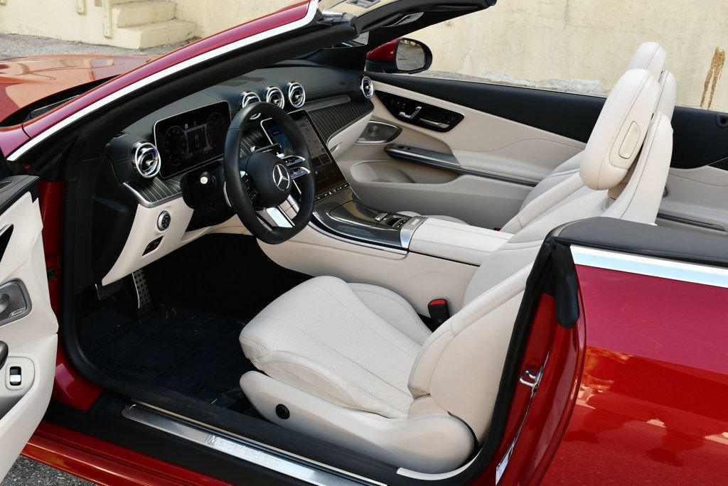 Used 2024 Mercedes-Benz CLE 300 4MATIC Cabriolet image 59