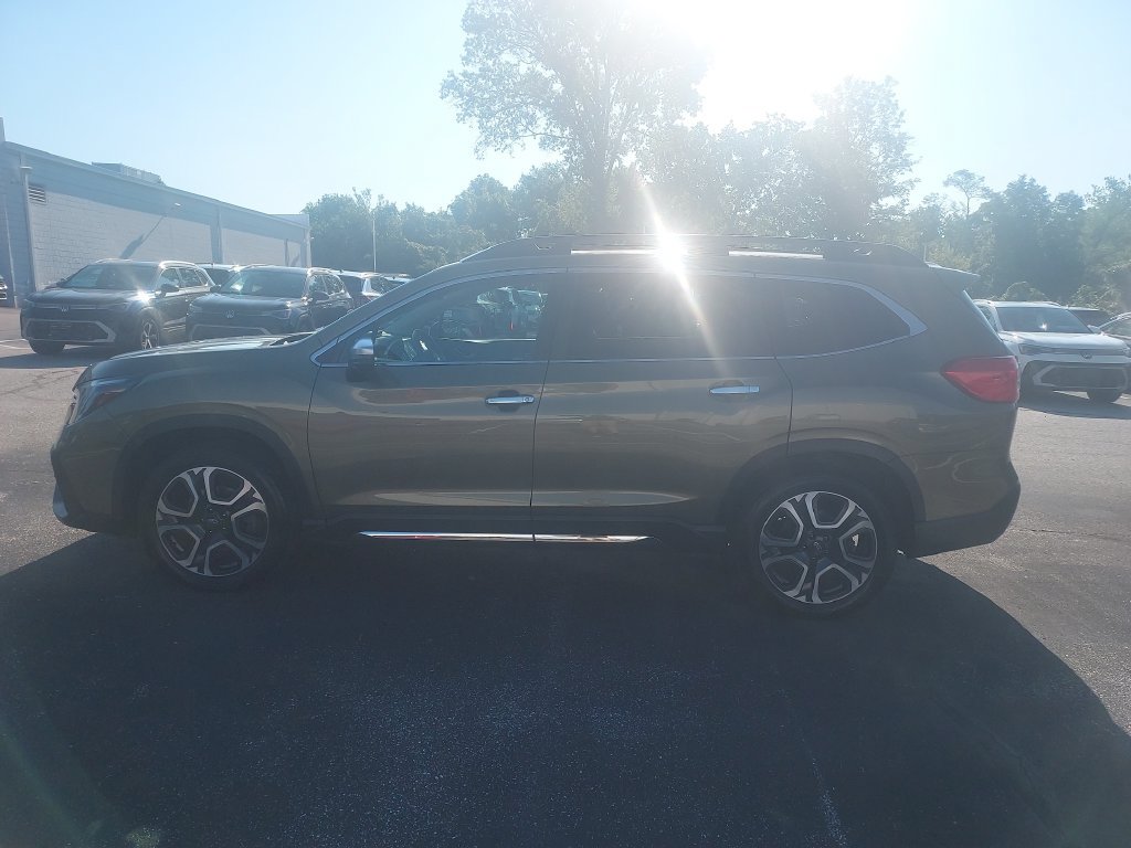 Used 2023 Subaru Ascent Touring AWD/4WD image 4