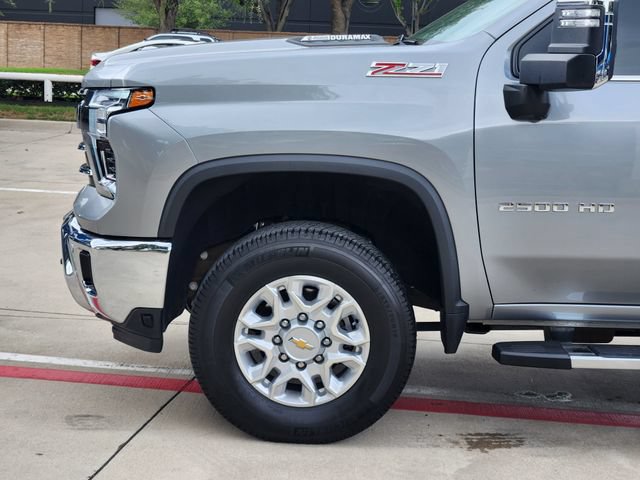 Used 2025 Chevrolet Silverado 2500 LTZ w/ LTZ Convenience Package AWD/4WD image 15