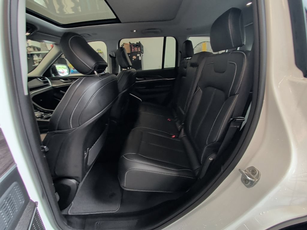 Used 2023 Jeep Grand Cherokee 4WD 4xe image 13
