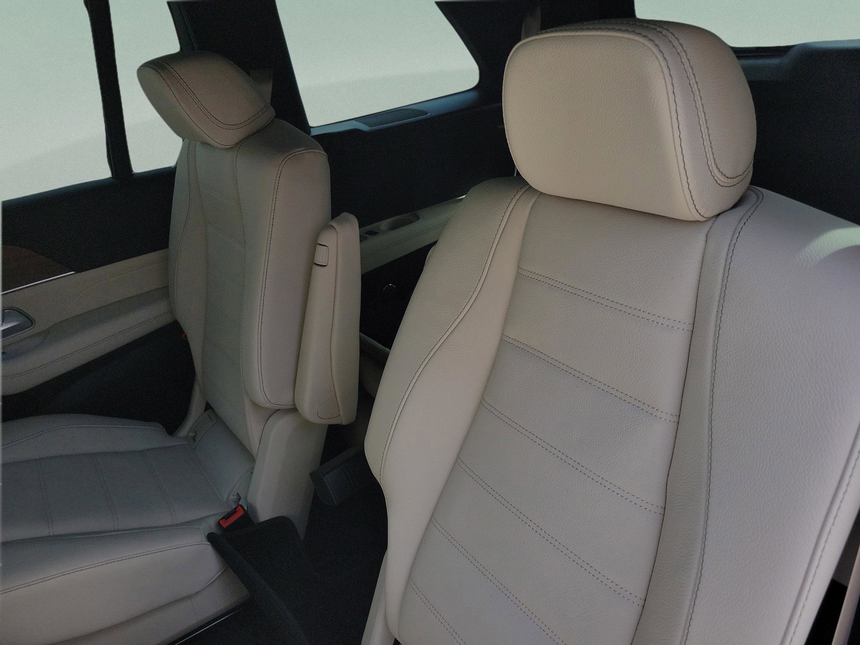 New 2026 Mercedes-Benz GLS 580 4MATIC image 9