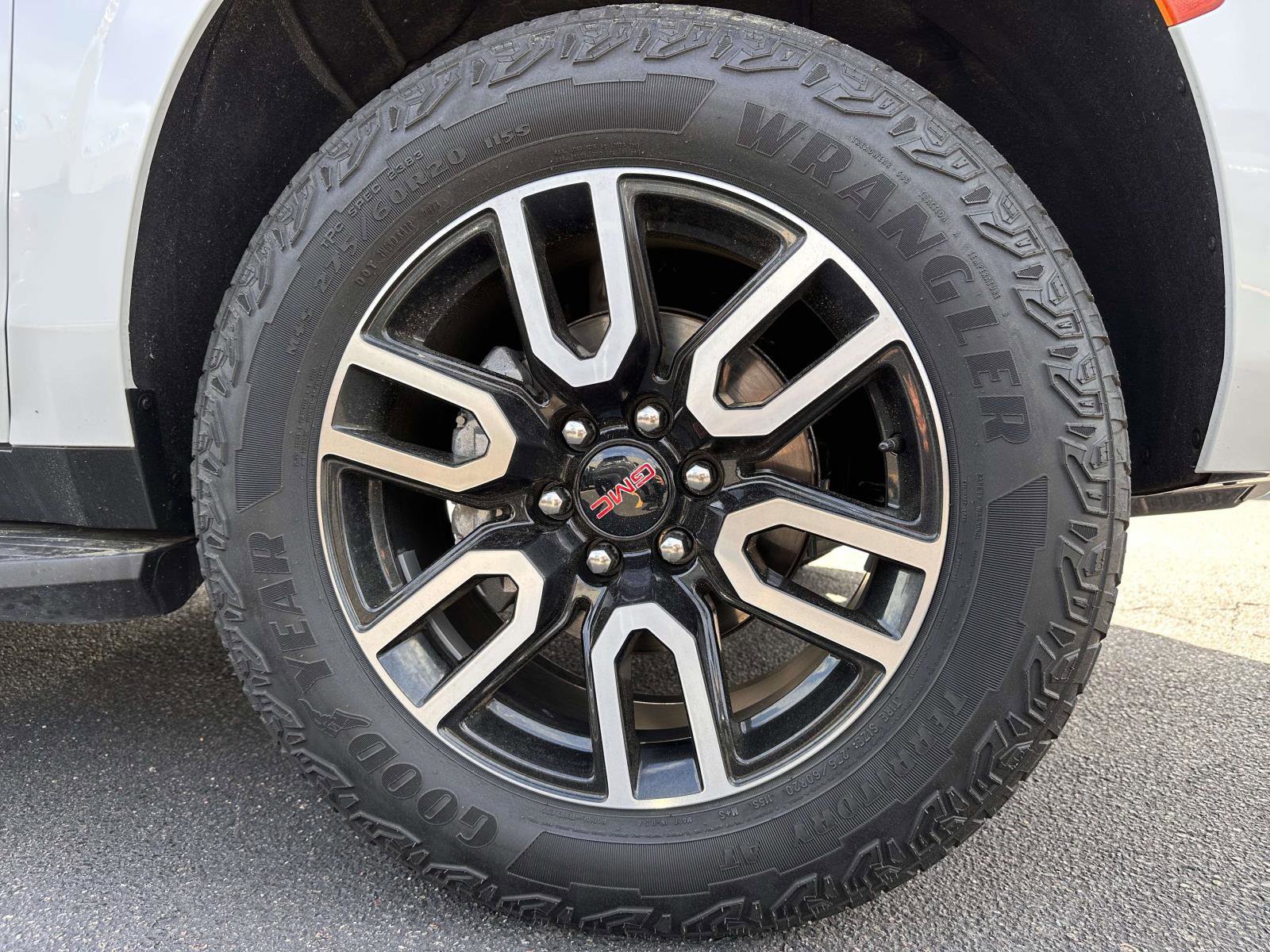 Used 2023 GMC Yukon AT4 AWD/4WD image 7