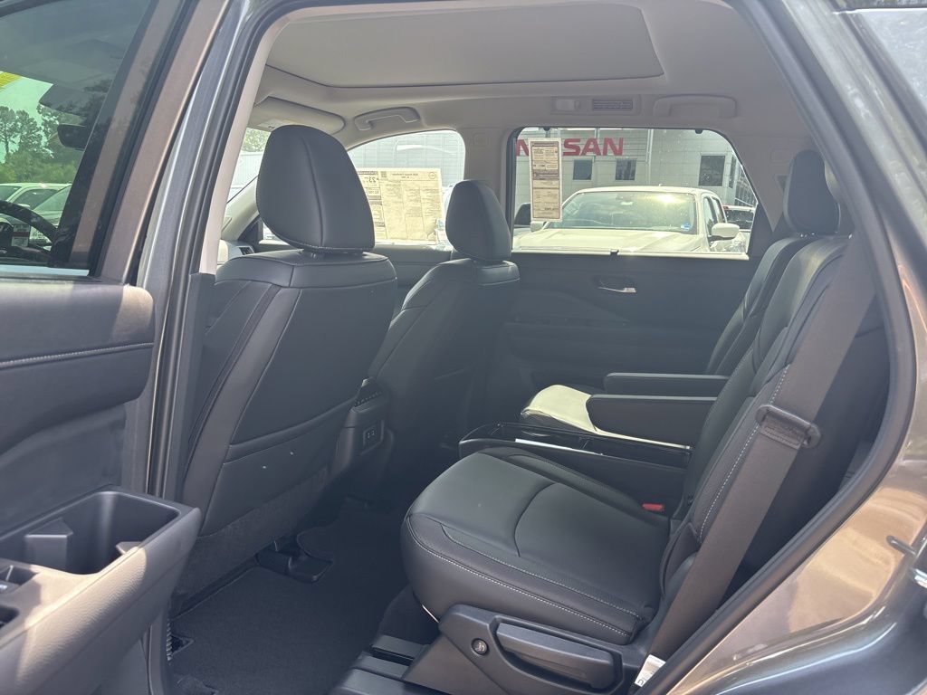 New 2026 Nissan Pathfinder SL w/ SL Premium Package FWD image 15