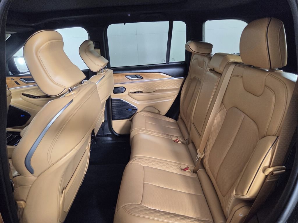 Used 2024 Jeep Grand Cherokee Summit image 25
