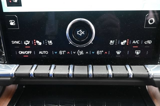 Used 2025 GMC Yukon XL Denali AWD/4WD image 23