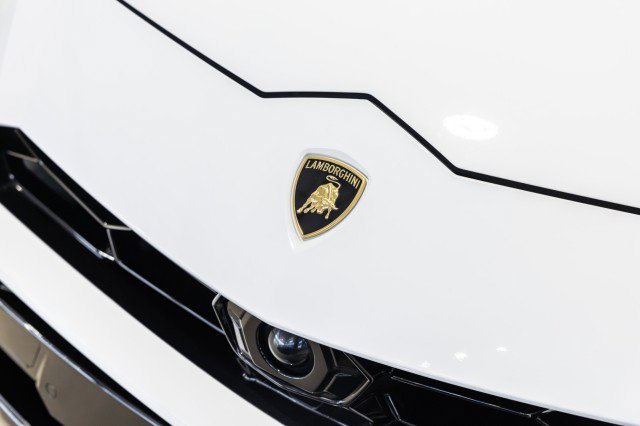 Used 2022 Lamborghini Urus AWD/4WD image 25
