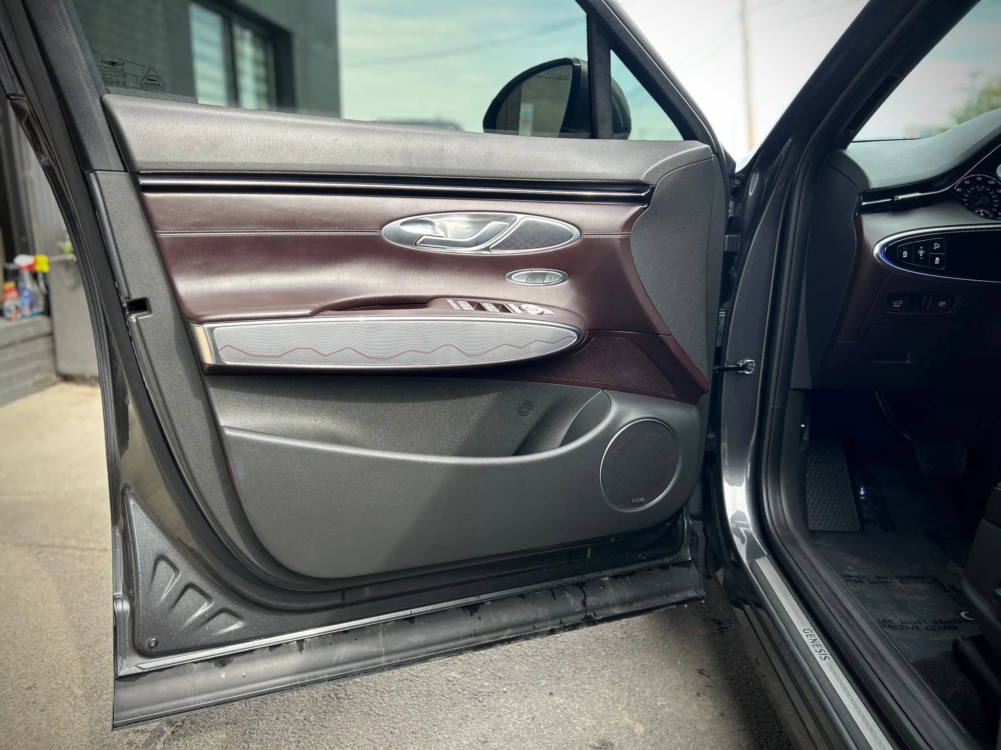 Used 2022 Genesis GV70 2.5T w/ Advanced Package image 11