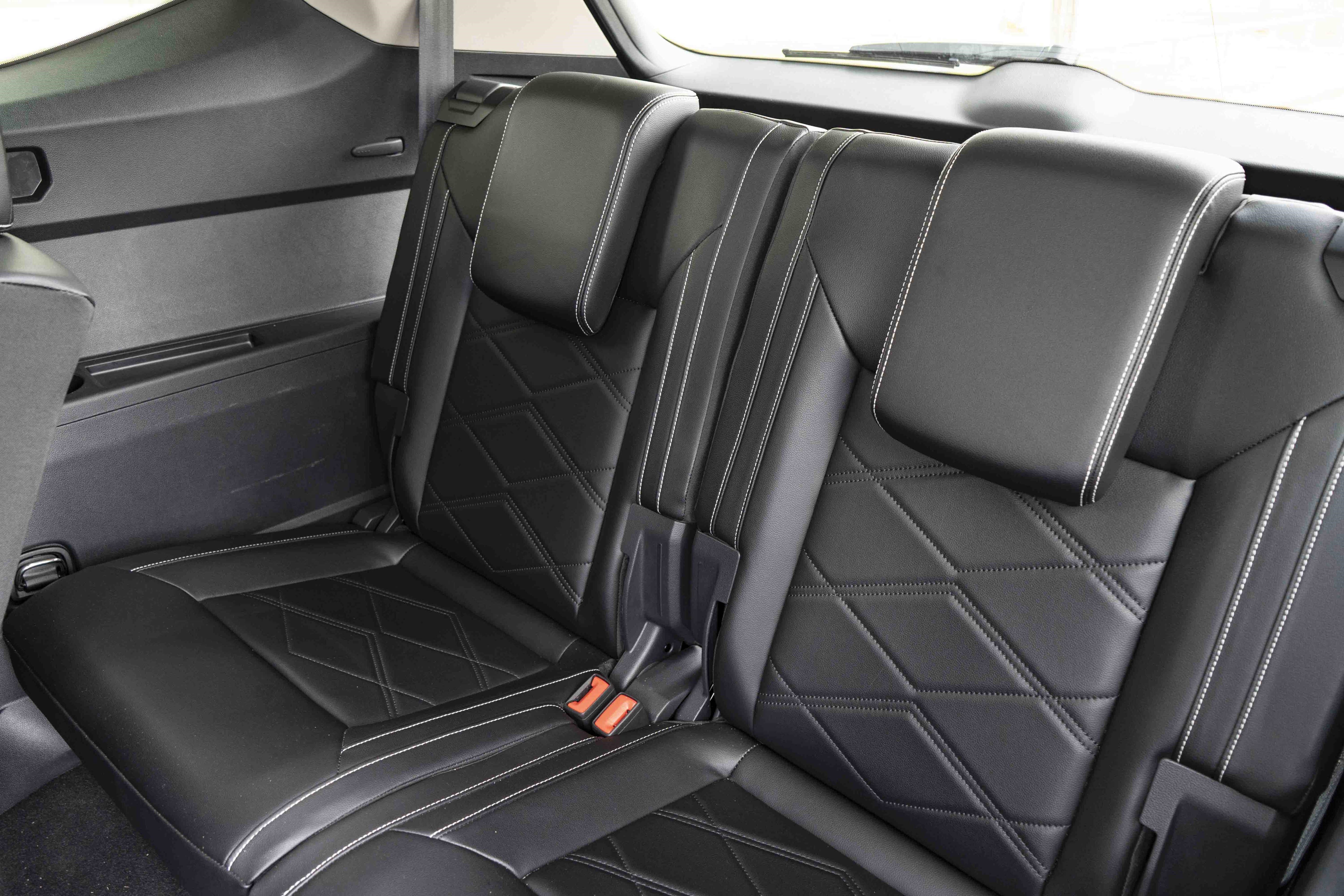 Used 2024 Volkswagen Atlas SE w/ Black Wheel Package FWD image 19