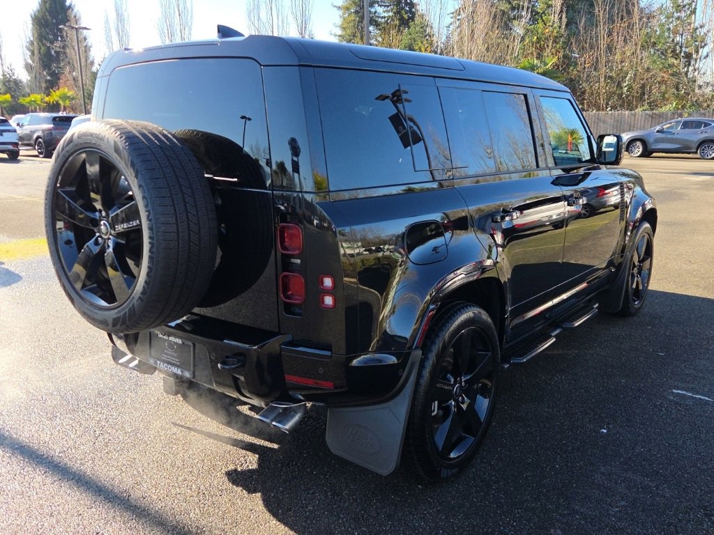 Used 2025 Land Rover Defender 110 X-Dynamic SE image 7