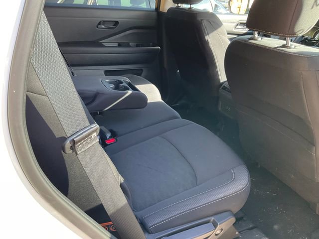 Used 2025 Nissan Pathfinder SV image 8