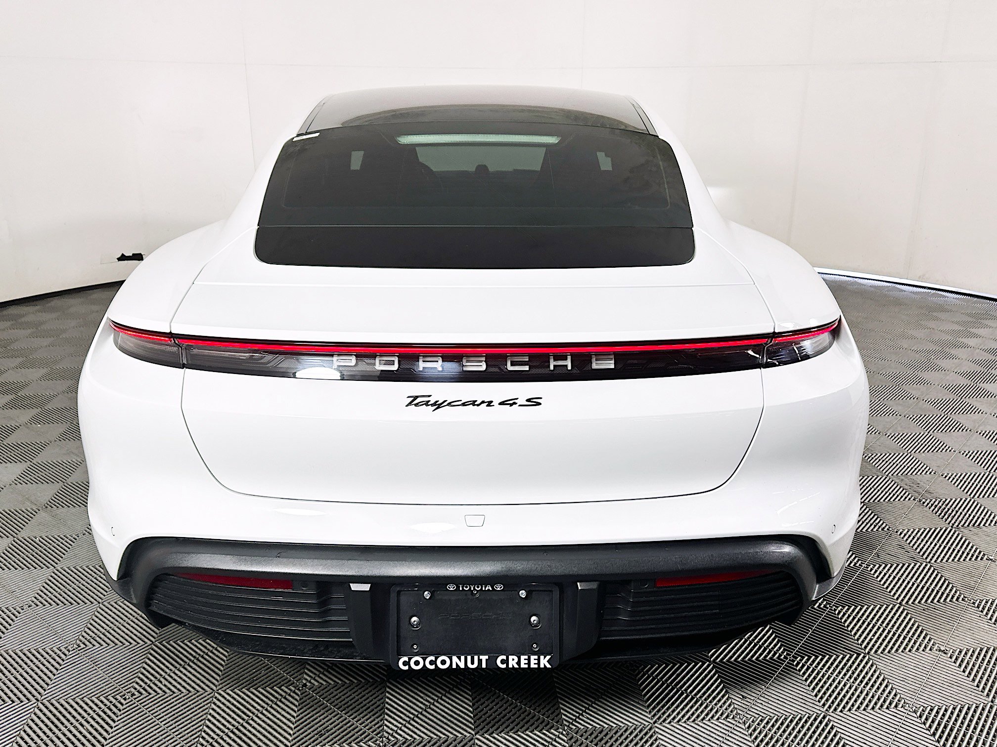 Used 2020 Porsche Taycan 4S AWD/4WD image 4