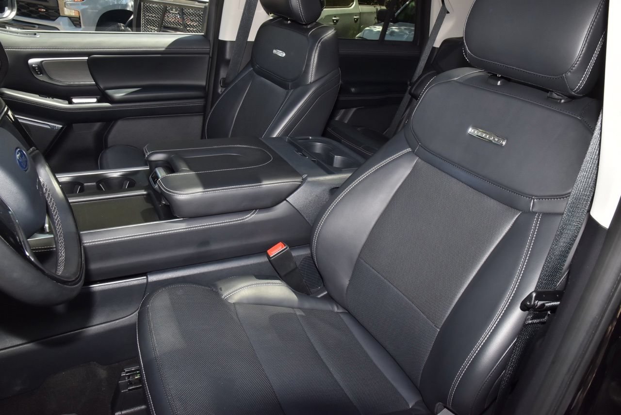 Certified 2025 Ford Expedition Platinum w/ Driver's Package AWD/4WD image 34