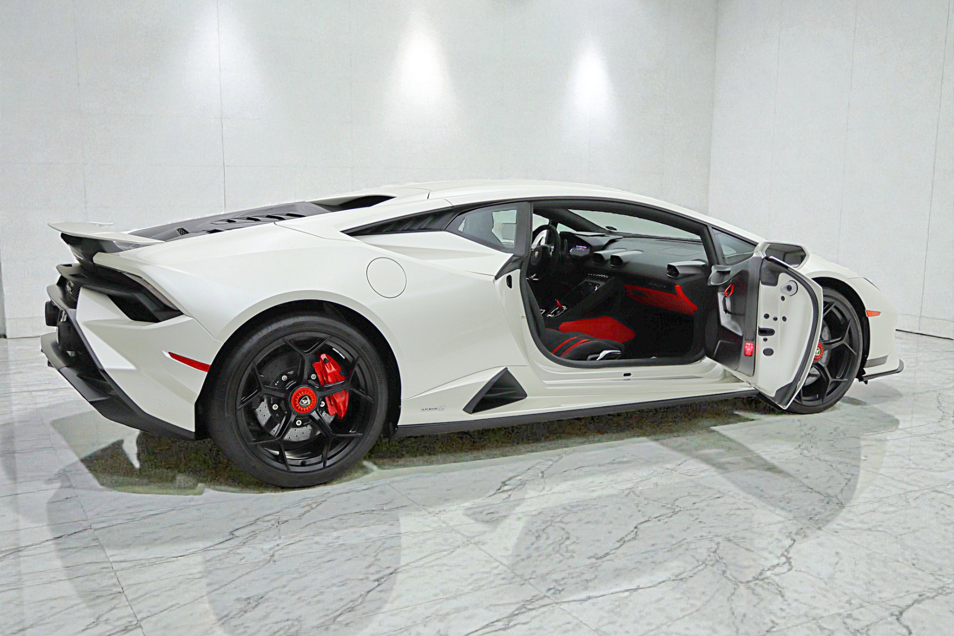 Used 2023 Lamborghini Huracan Tecnica image 11