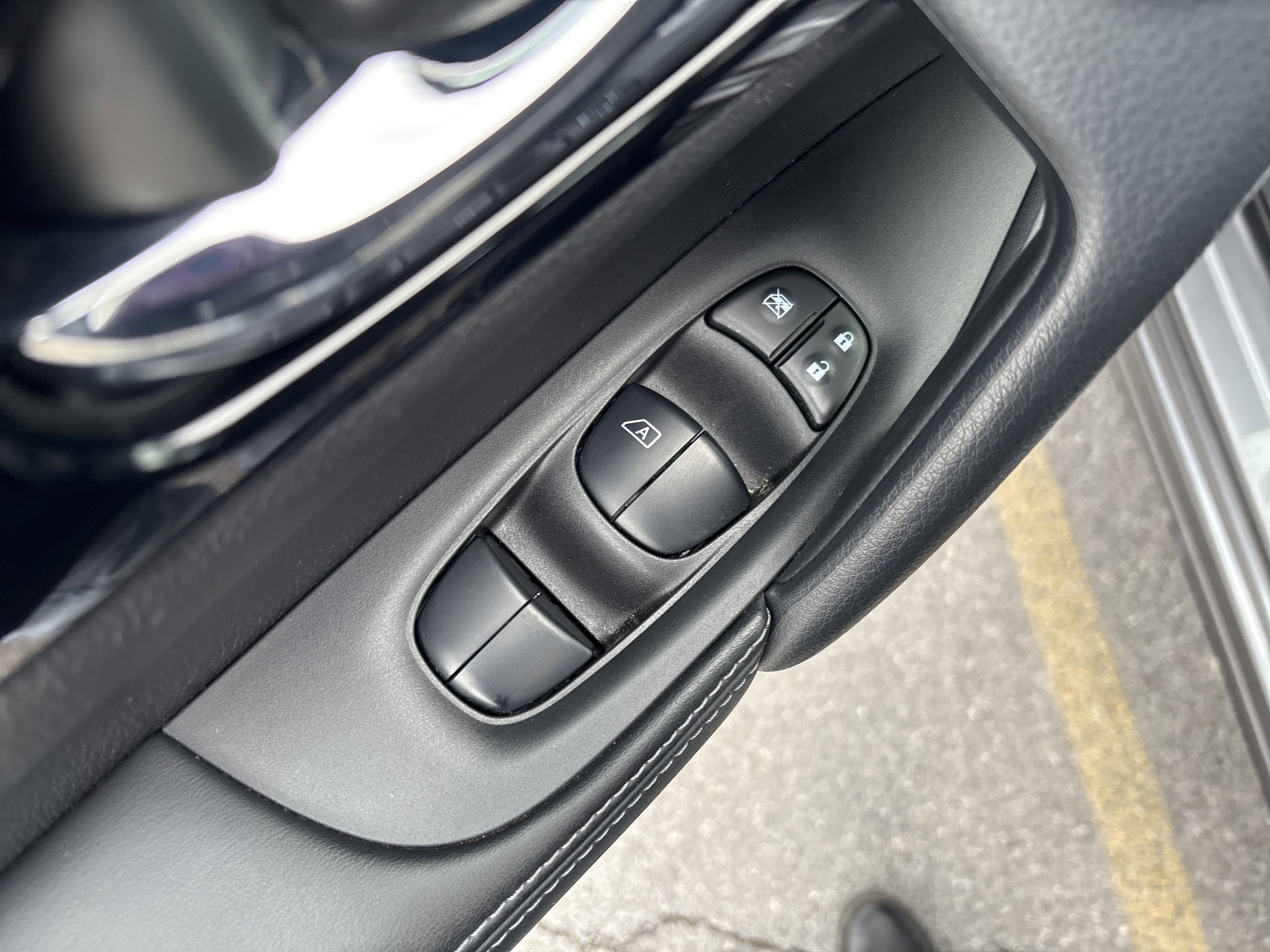 Used 2022 Nissan Rogue Sport SV image 17