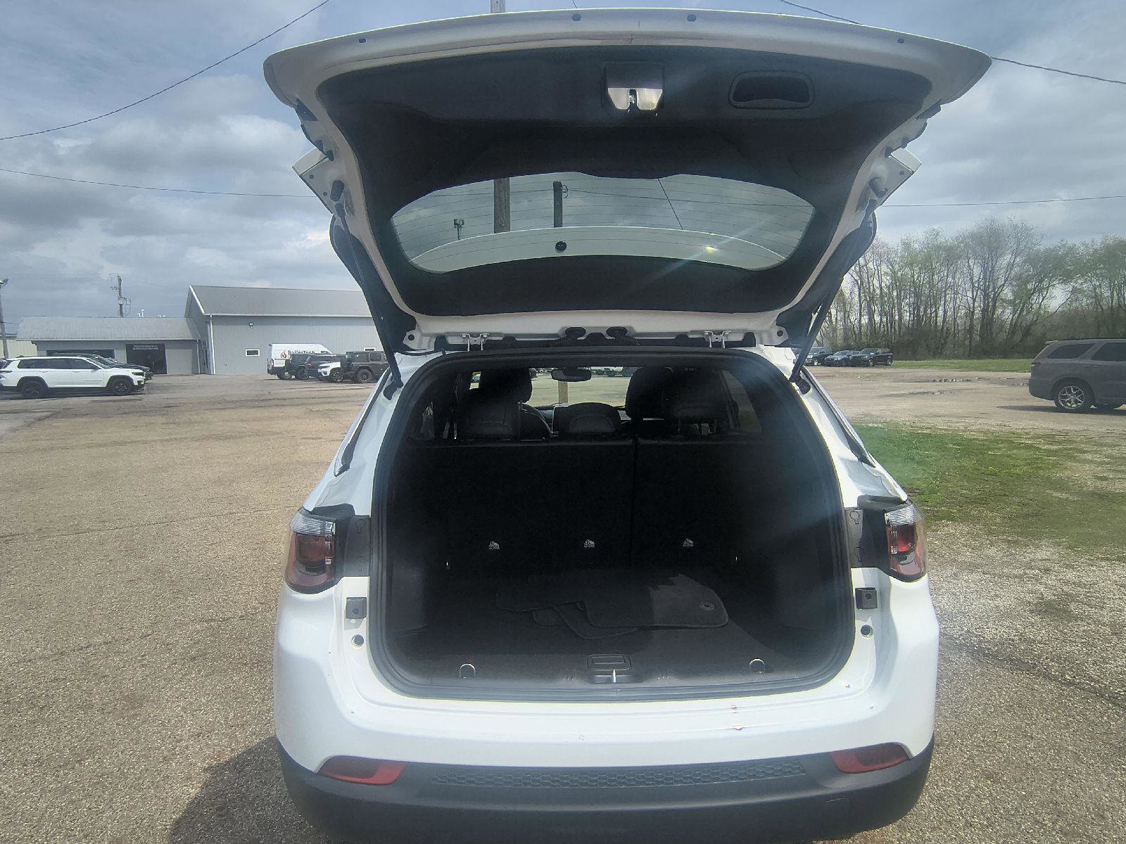 Used 2025 Jeep Compass Latitude AWD/4WD image 28