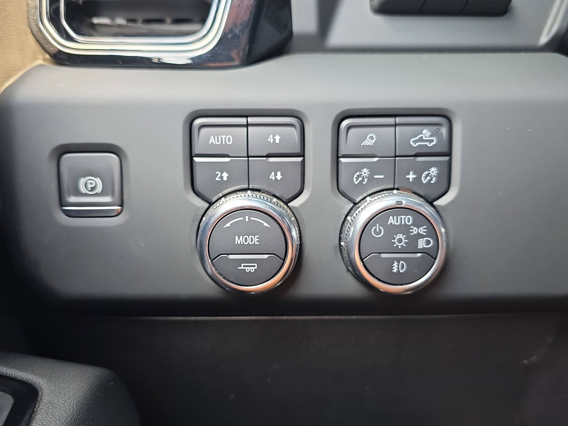Used 2024 GMC Sierra 2500 AT4 w/ AT4 Premium Plus Package AWD/4WD image 27