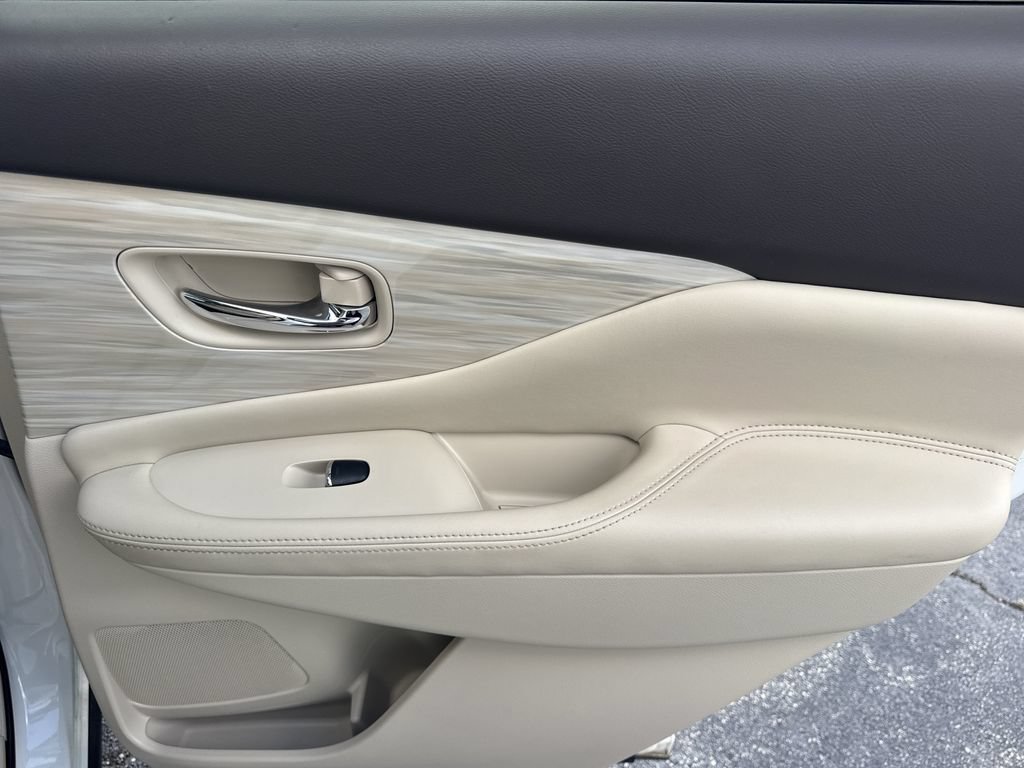 Used 2018 Nissan Murano Platinum w/ Cargo Package FWD image 16