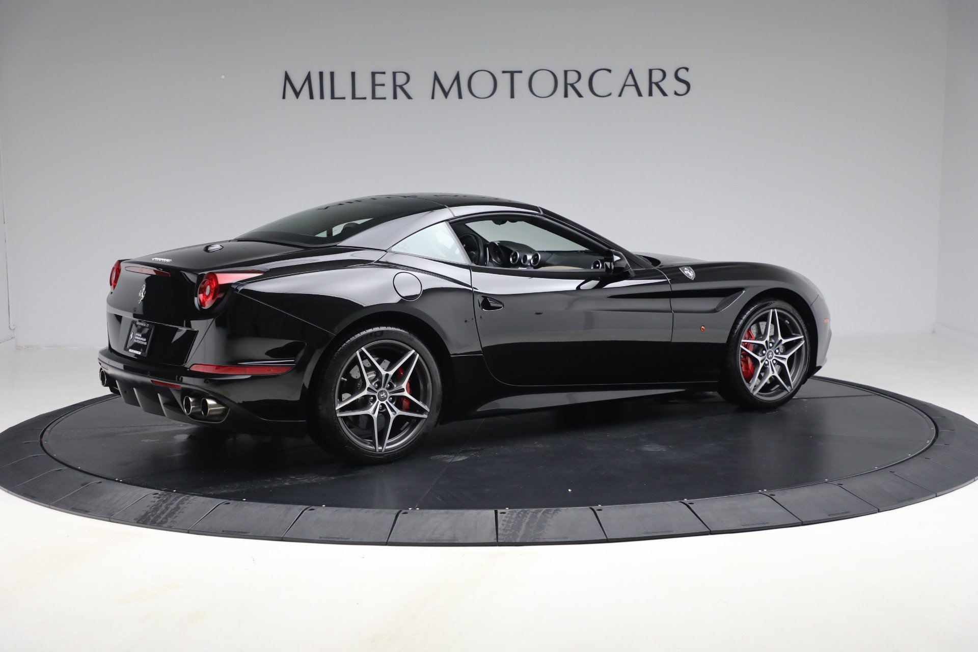 Certified 2016 Ferrari California T RWD image 29