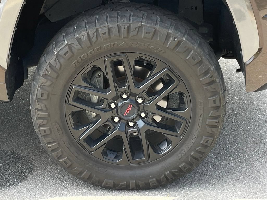 Used 2024 Toyota Tundra Limited AWD/4WD image 31
