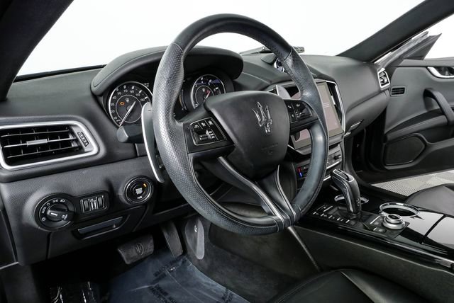 Used 2023 Maserati Ghibli Modena RWD image 3