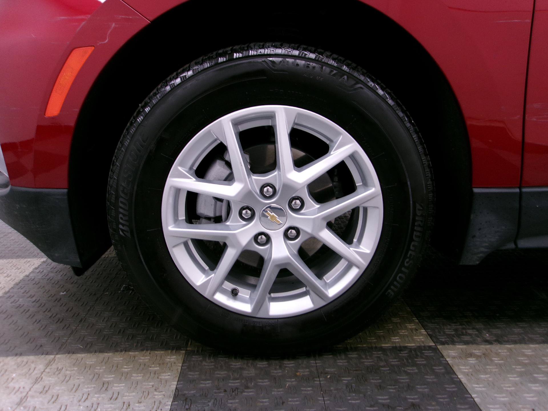 Used 2024 Chevrolet Equinox LT AWD/4WD image 17
