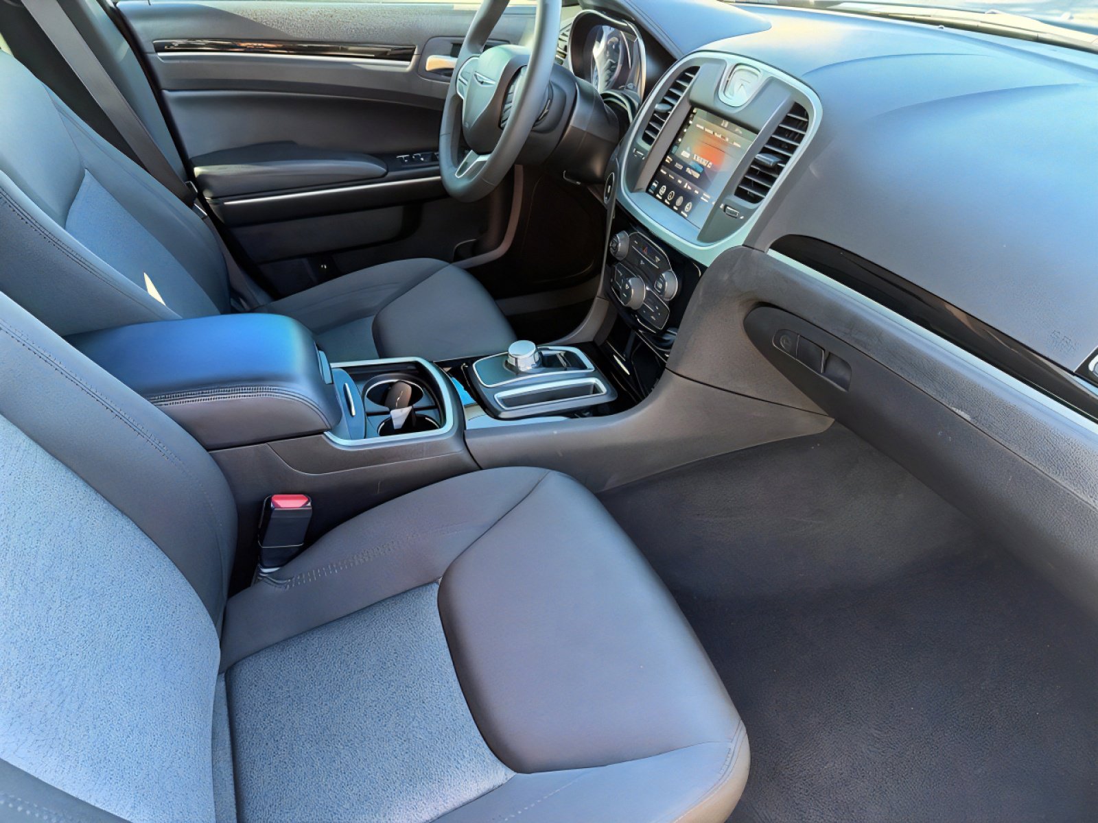 Used 2023 Chrysler 300 Touring w/ Sport Appearance Package image 12