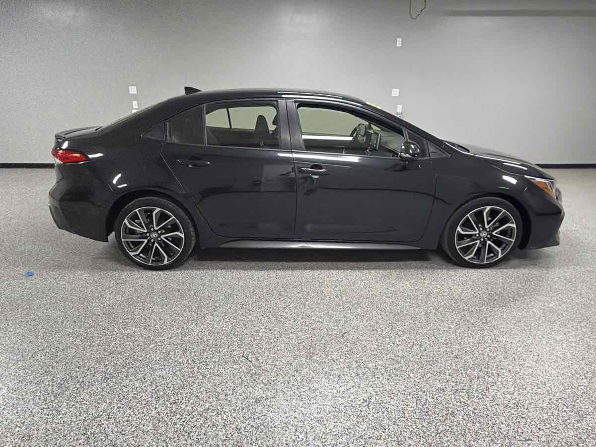 Used 2020 Toyota Corolla SE FWD image 2