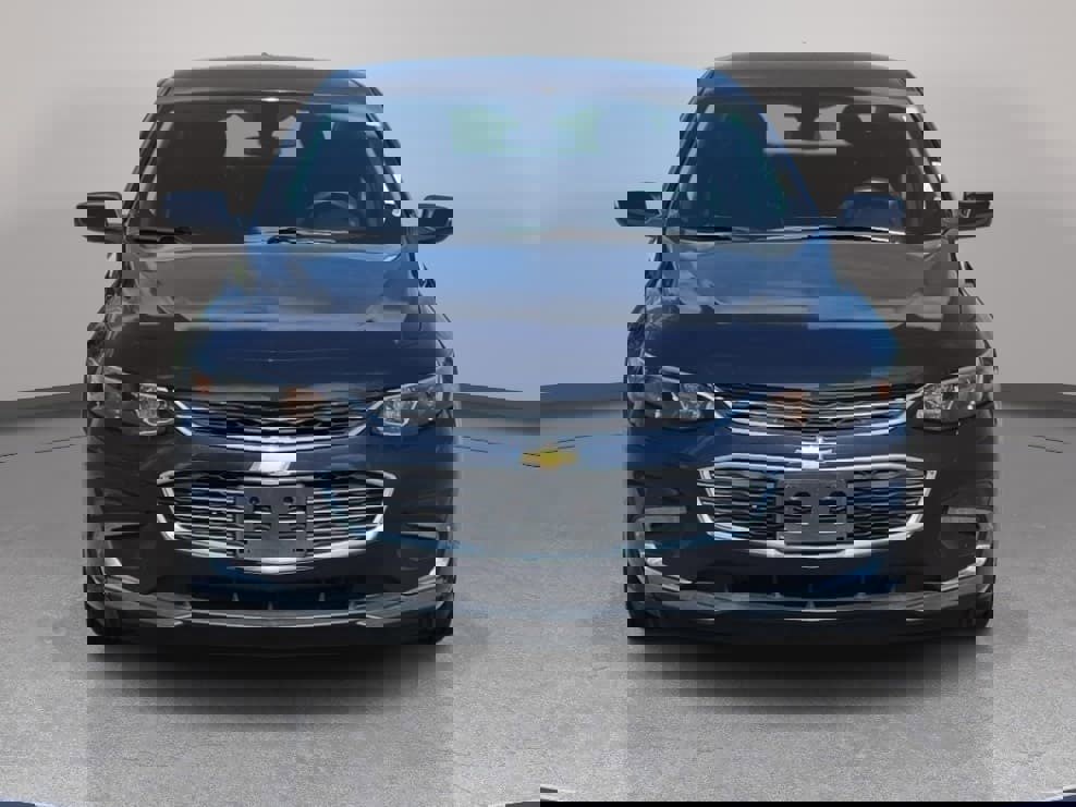 Used 2017 Chevrolet Malibu LT image 2