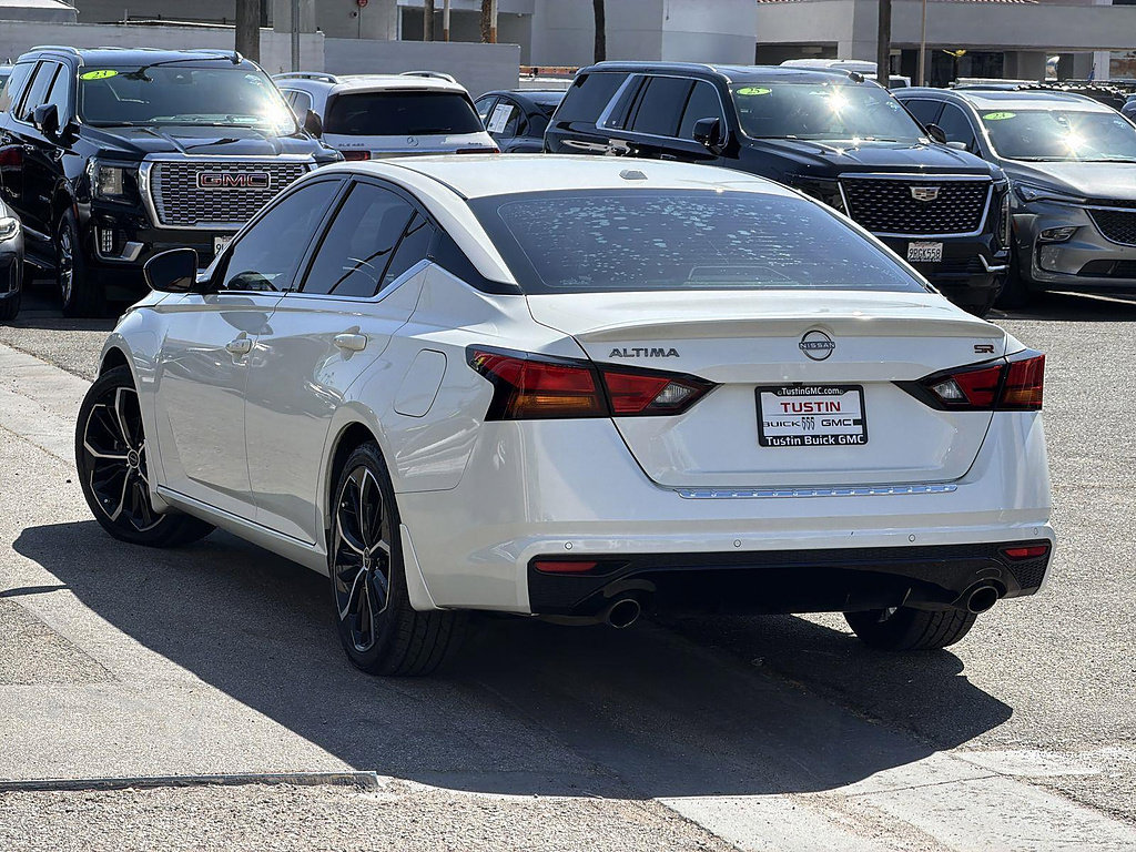 Used 2023 Nissan Altima 2.5 SR w/ SR Premium Package FWD image 7