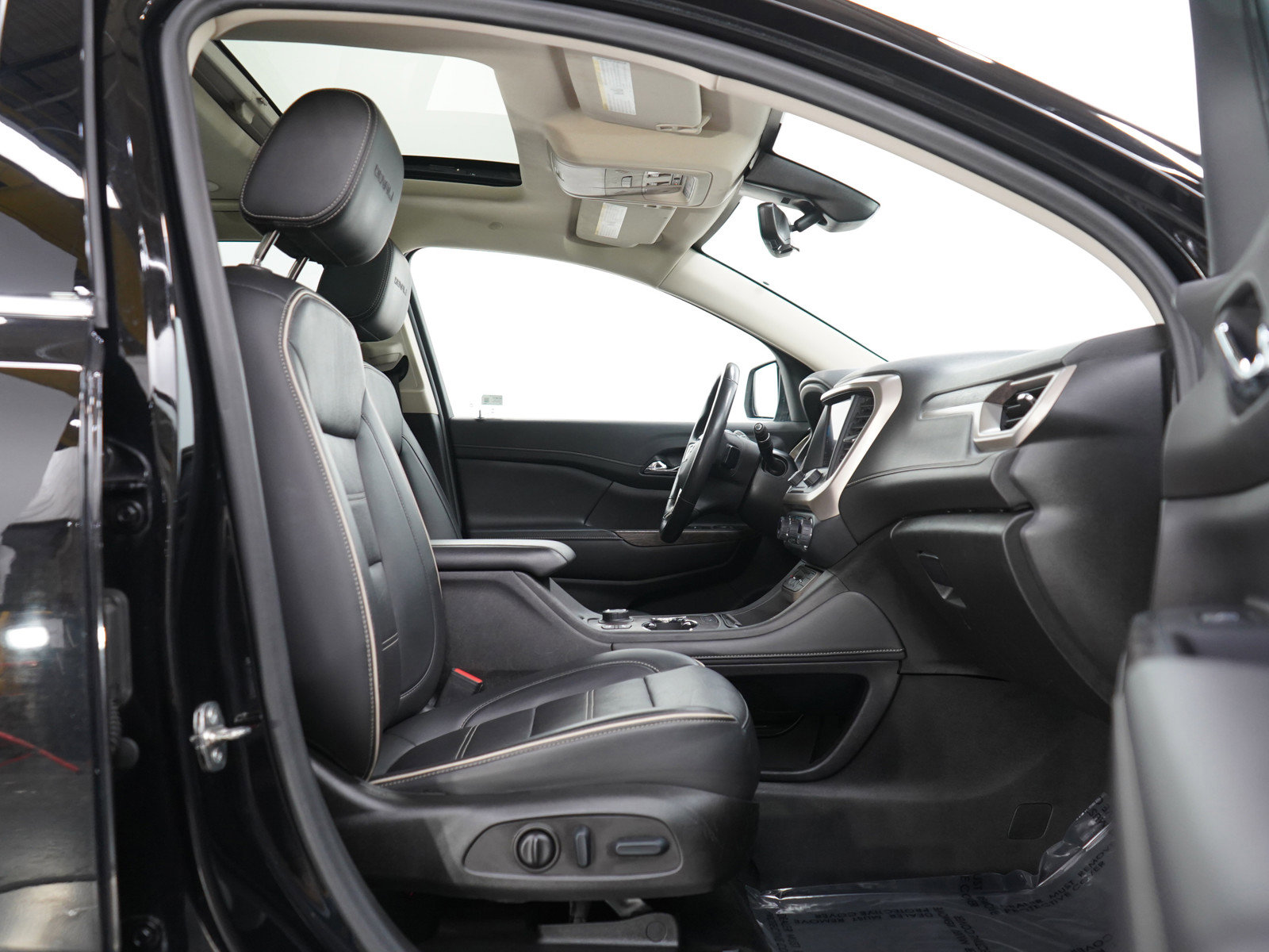 Used 2022 GMC Acadia Denali w/ Denali Ultimate Package image 11