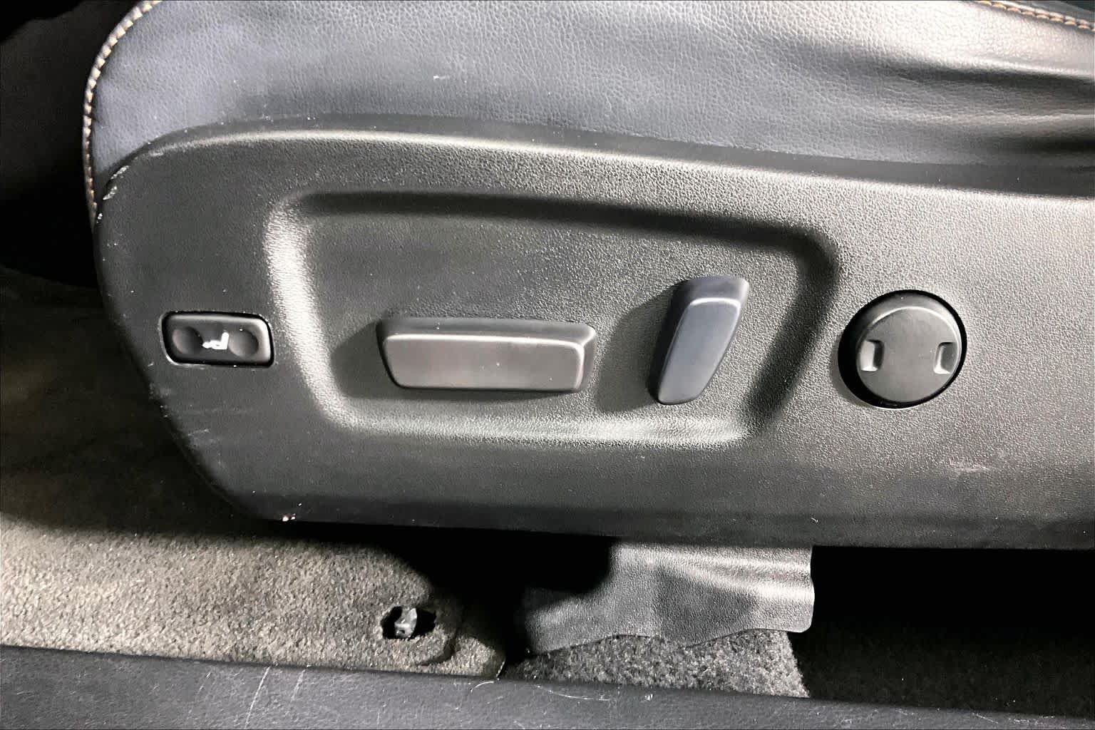 Used 2019 Toyota Highlander XLE AWD/4WD image 31