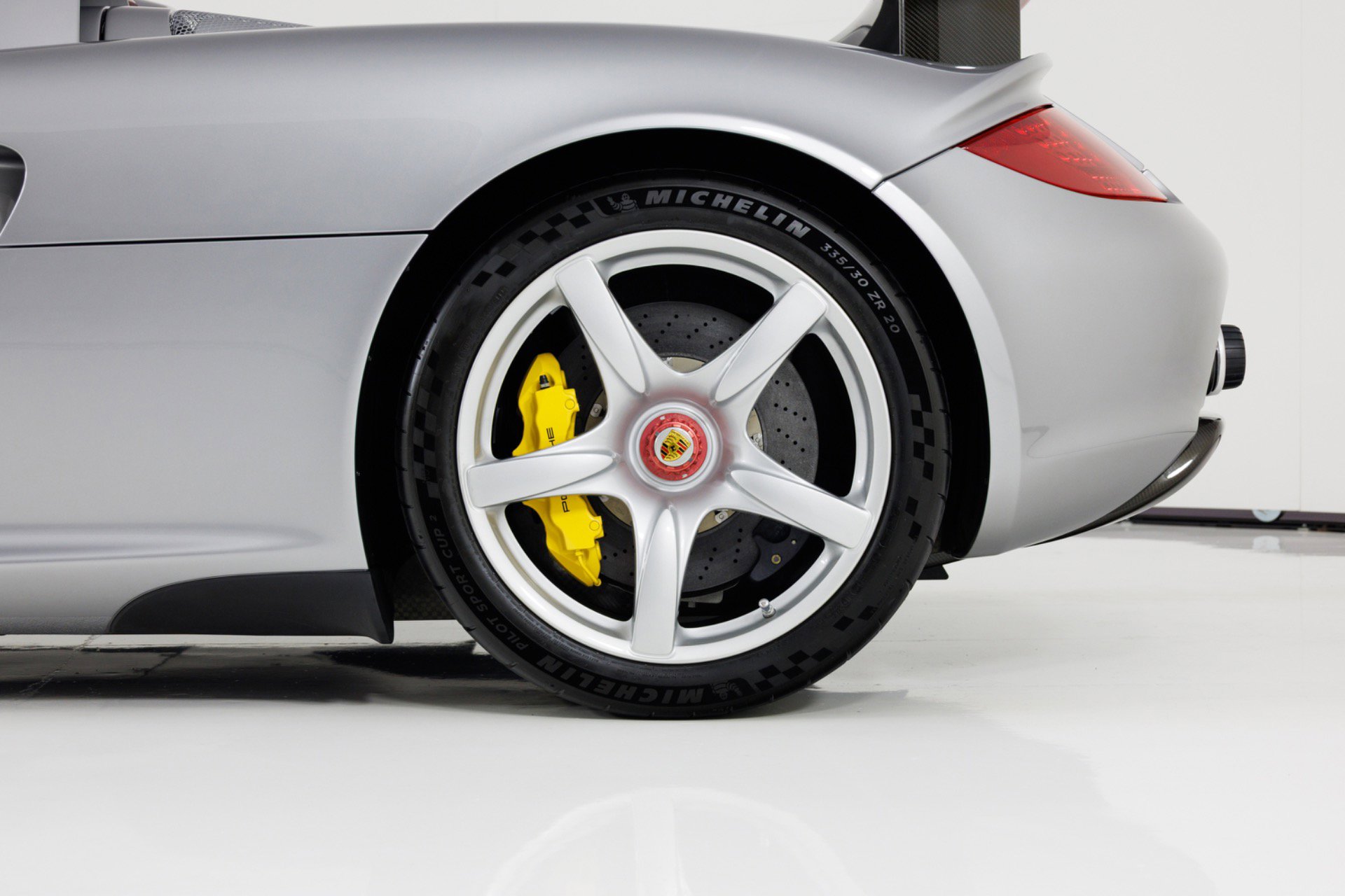 Used 2004 Porsche Carrera GT RWD image 12