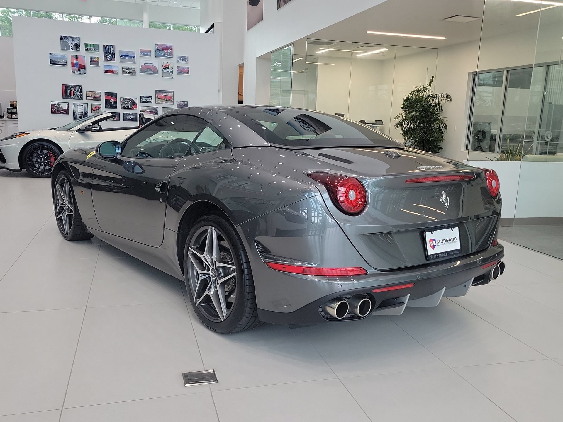 Used 2017 Ferrari California T RWD image 2