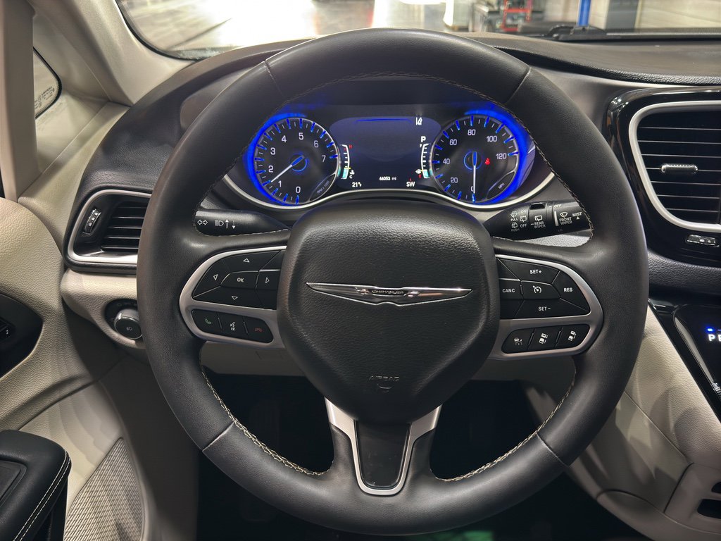 Used 2024 Chrysler Pacifica Touring-L image 23