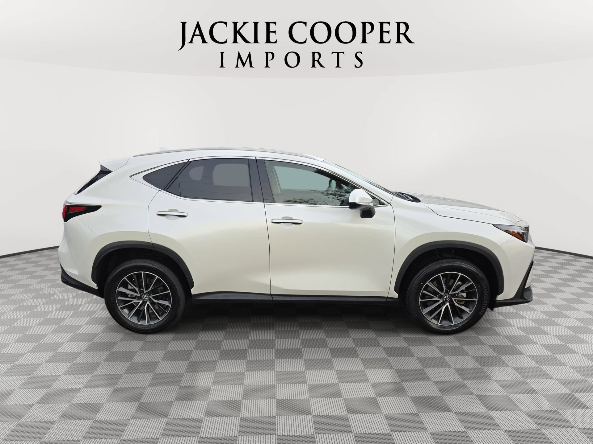 Used 2025 Lexus NX 250 FWD image 4