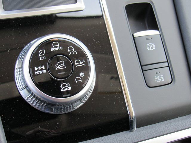 New 2025 Mitsubishi Outlander ES image 19