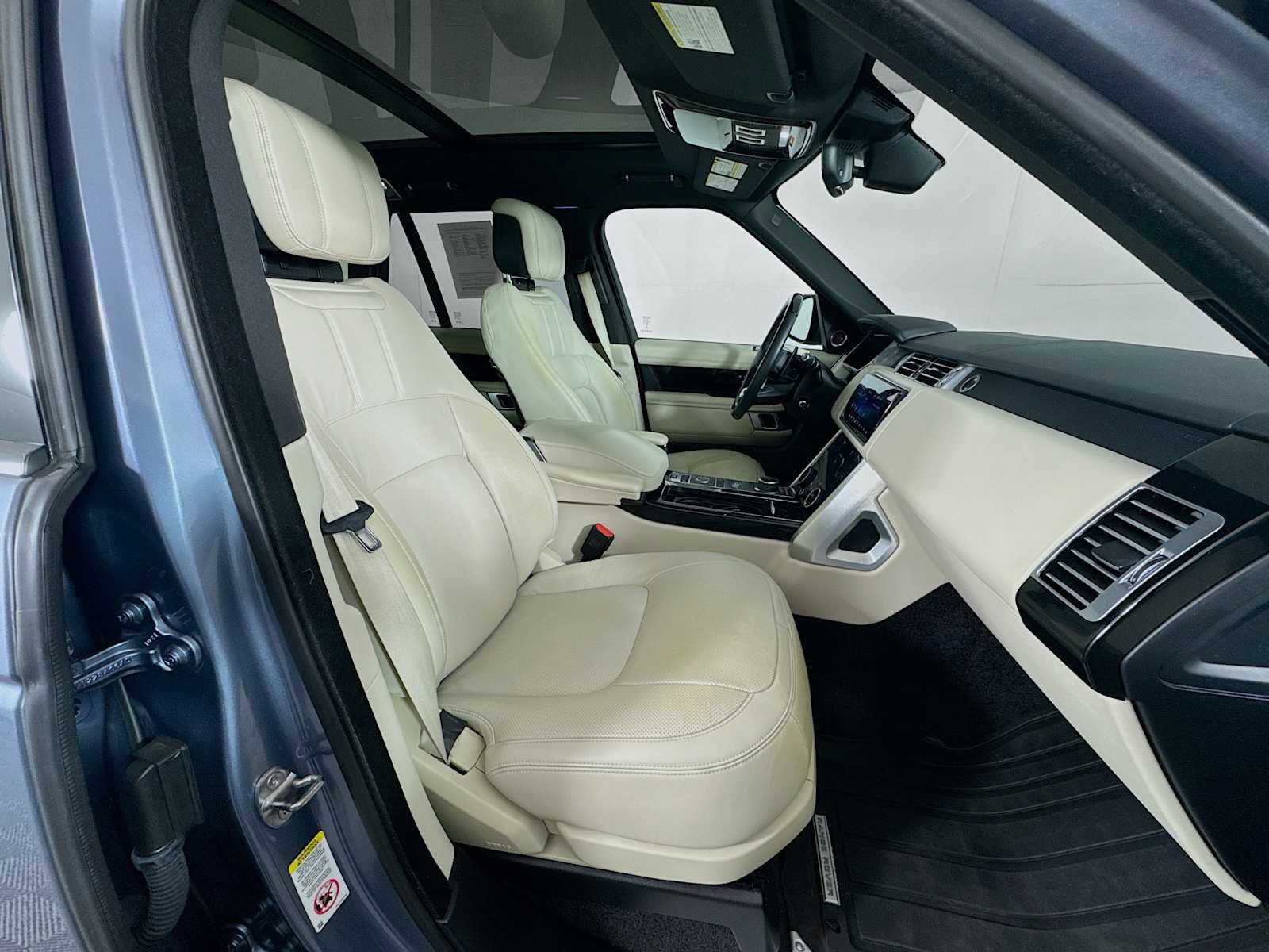 Used 2022 Land Rover Range Rover P525 Westminster Edition image 28