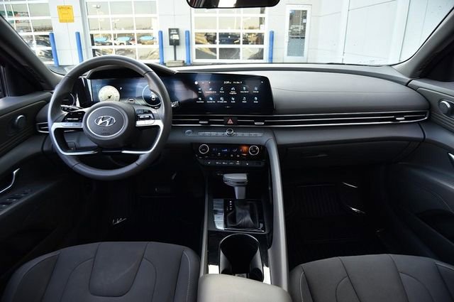 Used 2023 Hyundai Elantra SEL w/ Convenience Package image 7