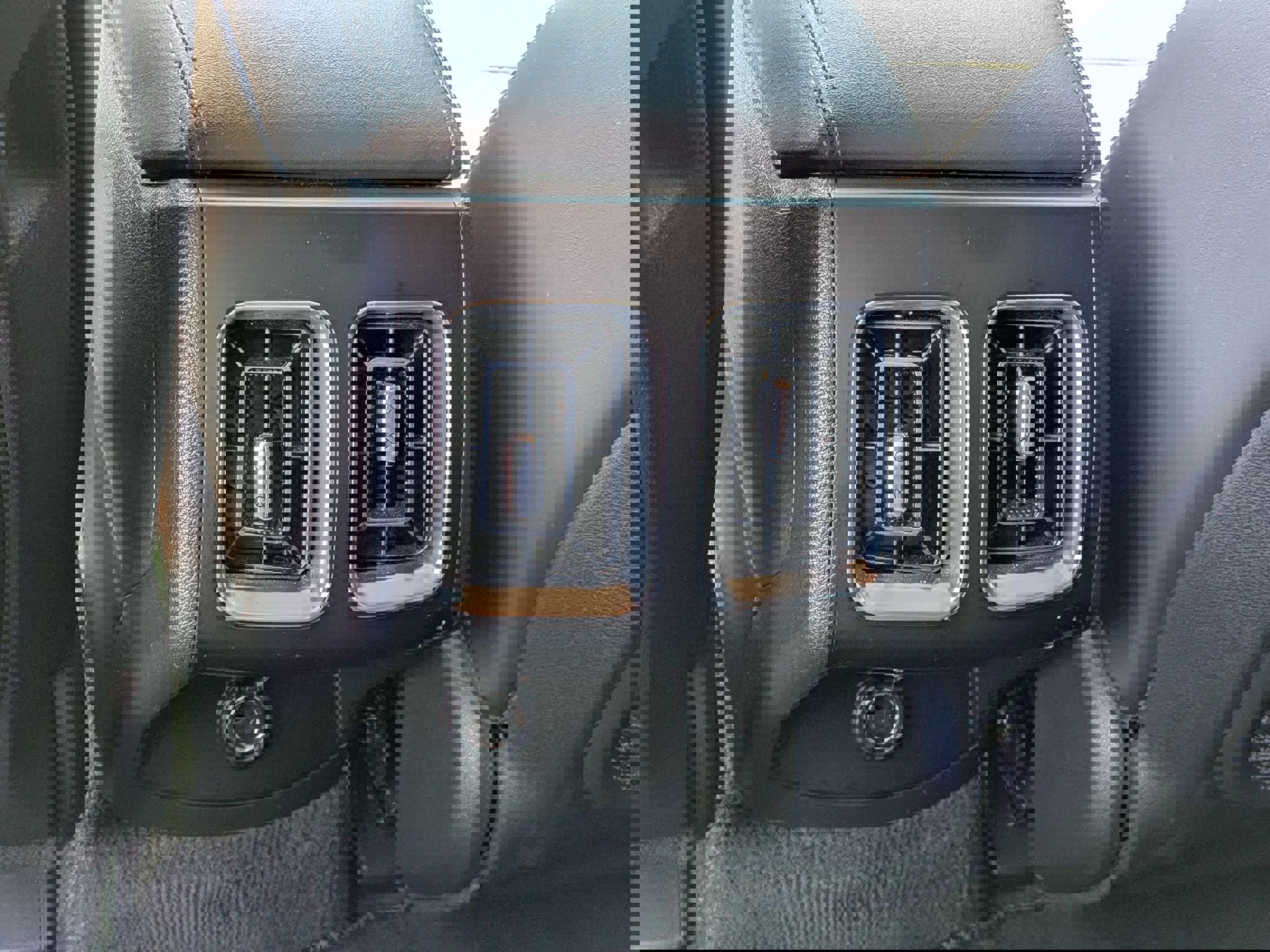 Used 2025 Kia Sorento S FWD image 24