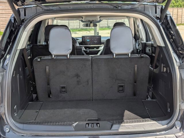 Used 2025 Ford Explorer Active w/ Active Comfort Package RWD image 29