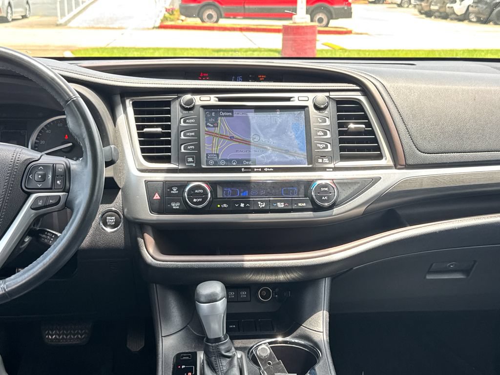 Used 2018 Toyota Highlander Limited FWD image 26