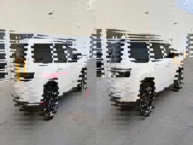 Used 2022 Jeep Wagoneer Series III w/ Premium Group I image 3