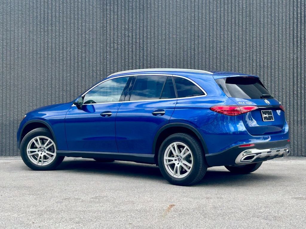 Used 2024 Mercedes-Benz GLC 300 4MATIC image 4